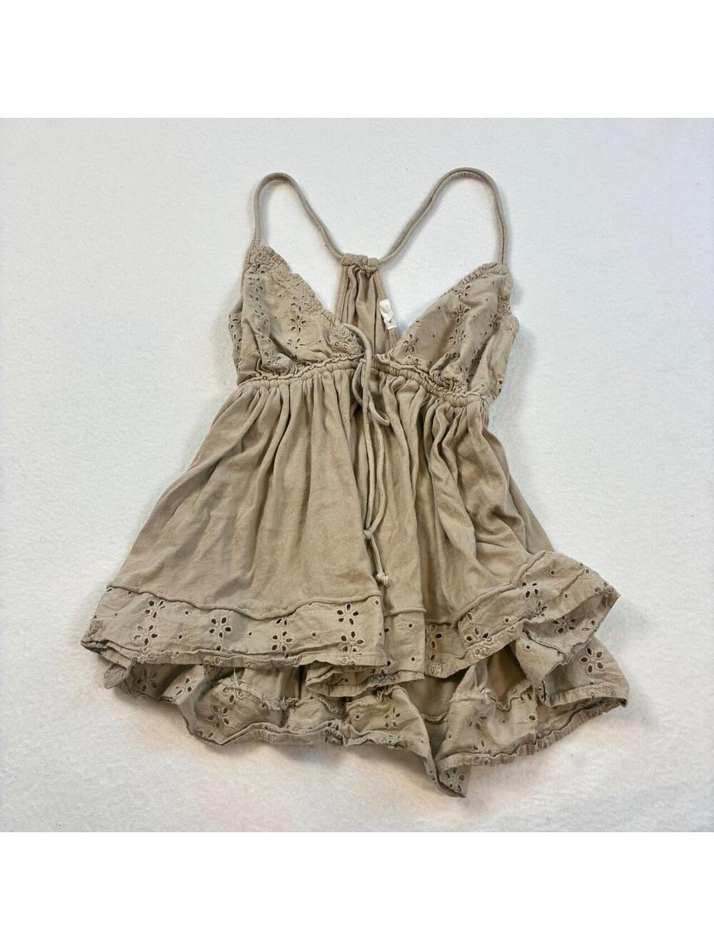 Babydoll top with tie in the middle and floral eyelet details!! So cute medium